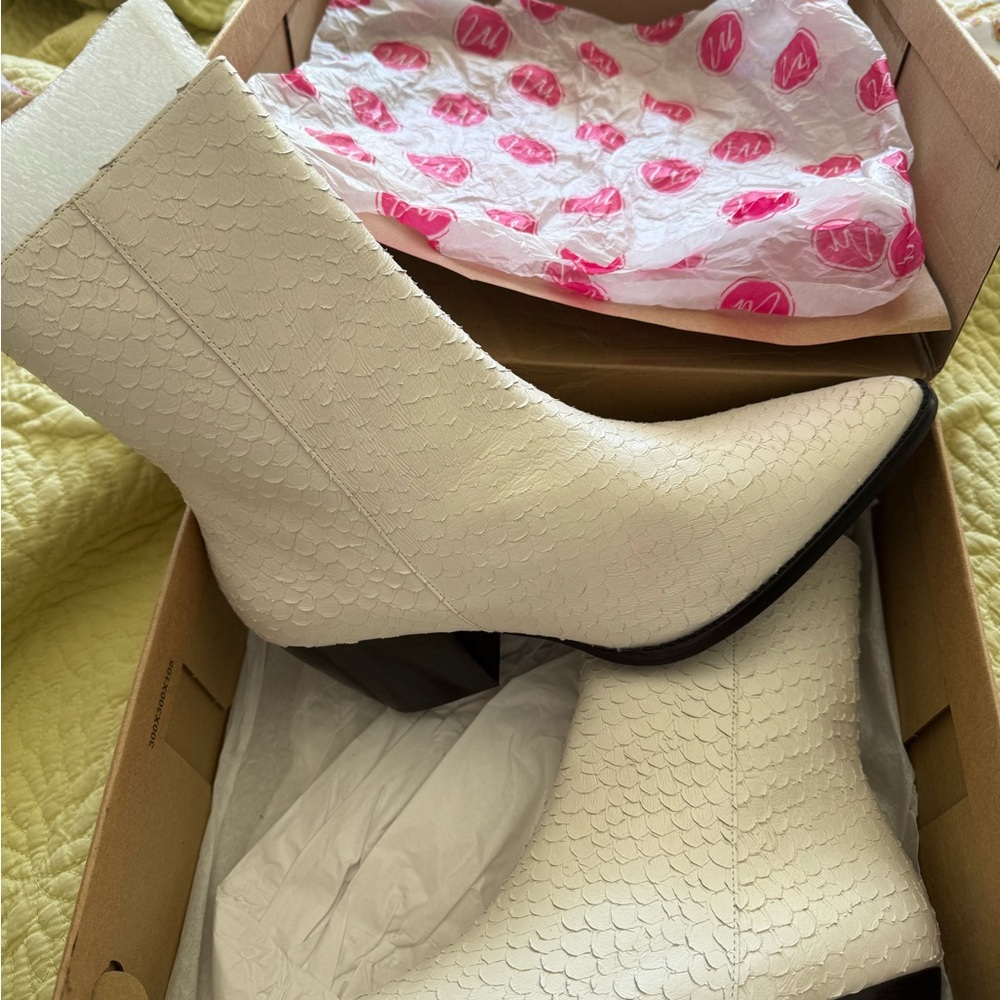 Matisse Caty White Snake ankle boot